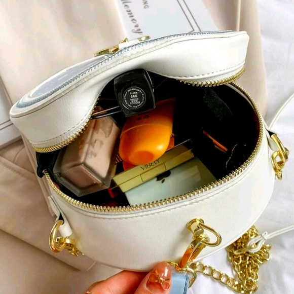 BRAND NEW Blue and White Circle Bag with Charm - Picture 4 of 6